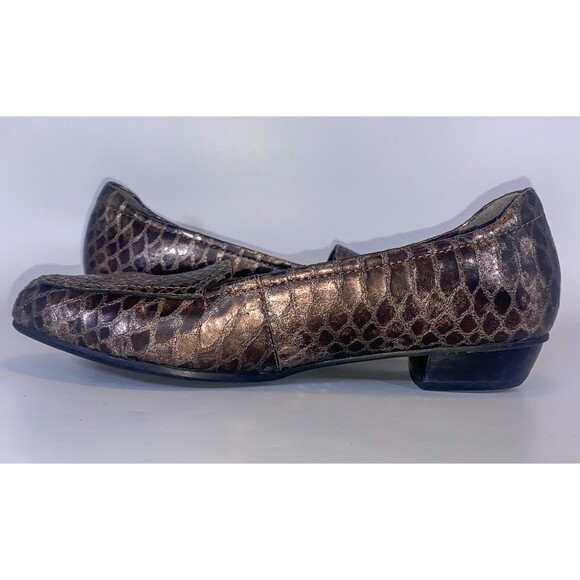 Clarks Leather Snake Embossed Loafers Size 7 Bronze Flats Comfort Classic Shoes - Picture 6 of 9